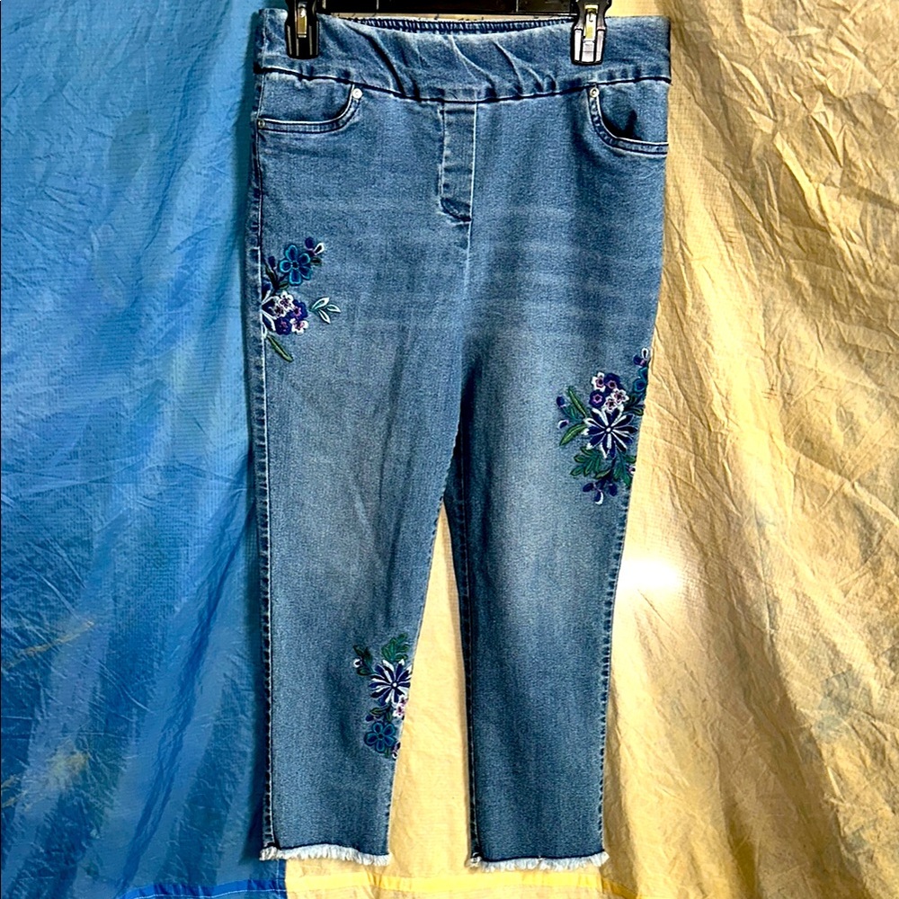 Alfred Dunner Blue Cropped Floral Embroidered Jeans